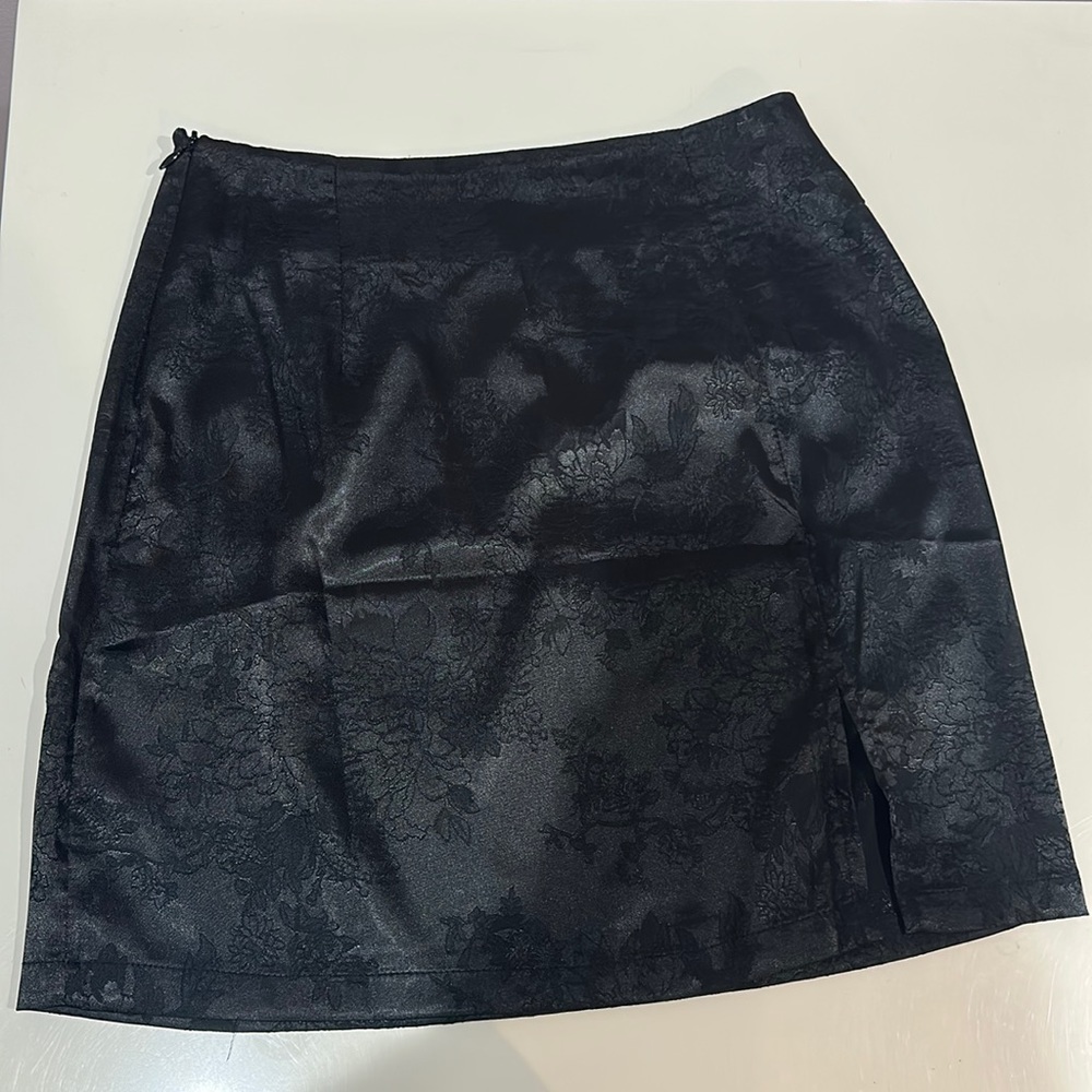 Black mini skirt side zipper, little side slit, high waisted